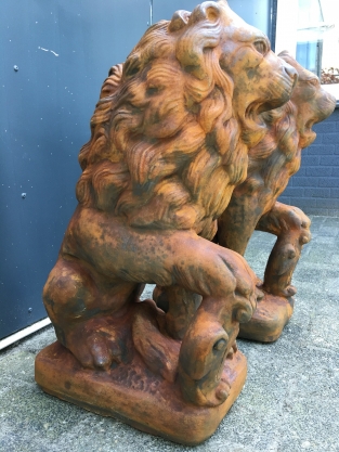 Set Large Sitting Lions - Gatekeepers - Solid Stone in Oxide